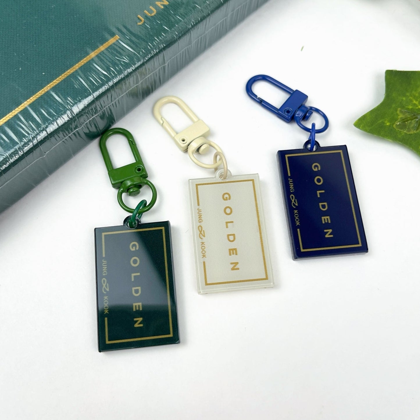 [On hand] Jung Kook 'Golden' Keychain Charm