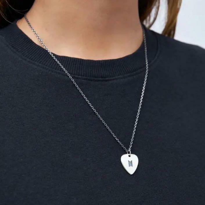 [On hand] Suga 'Guitar Pick' Necklace (Silver)